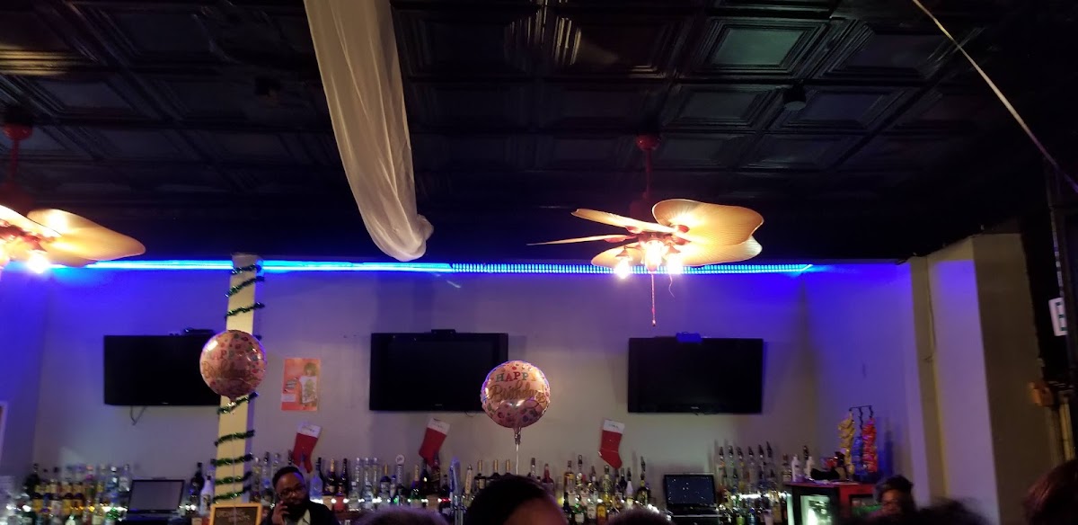 Chazmo Cafe & Lounge Photos 2